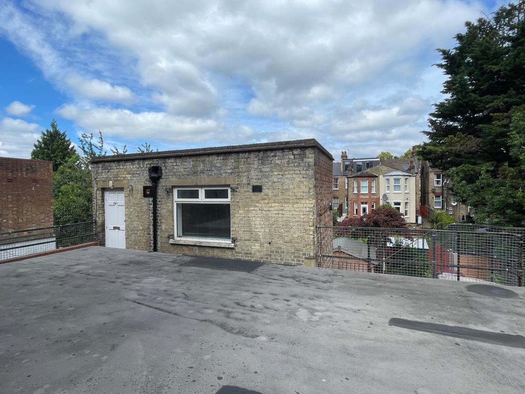 Lot: 154 - VACANT STUDIO FLAT IN NORTH LONDON - Alternative view of the studio flat